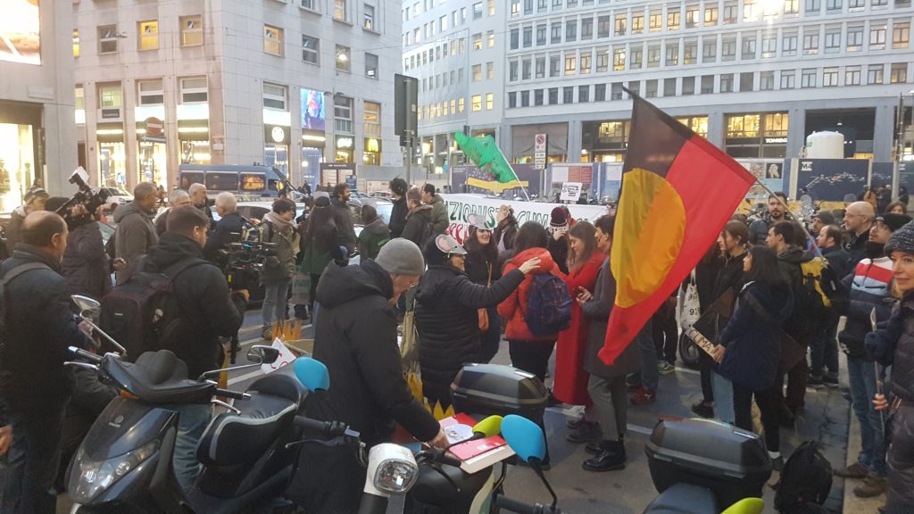 Lees meer over het artikel FFF Milano in Piazza – week 74 evening protest Australian consulate for bushfires