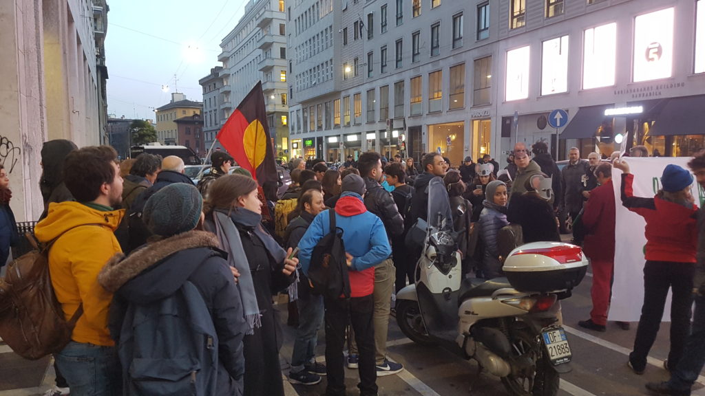 Lees meer over het artikel FFF Milano in Piazza – week 74 evening protest Australian consulate for bushfires