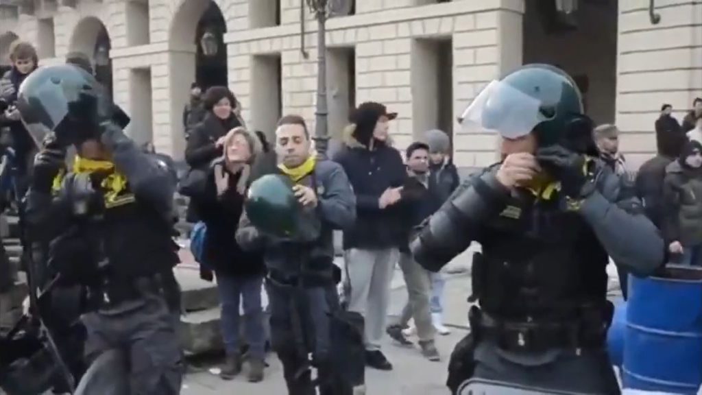 Solidarity italian police